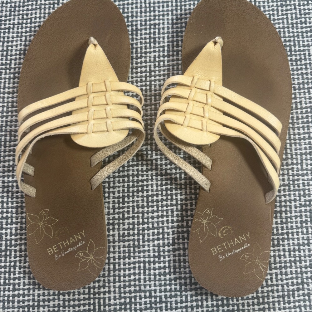 Bethany Be Unstoppable Women Brown Cream Strappy Flip Flop Sandals Flat Size 10